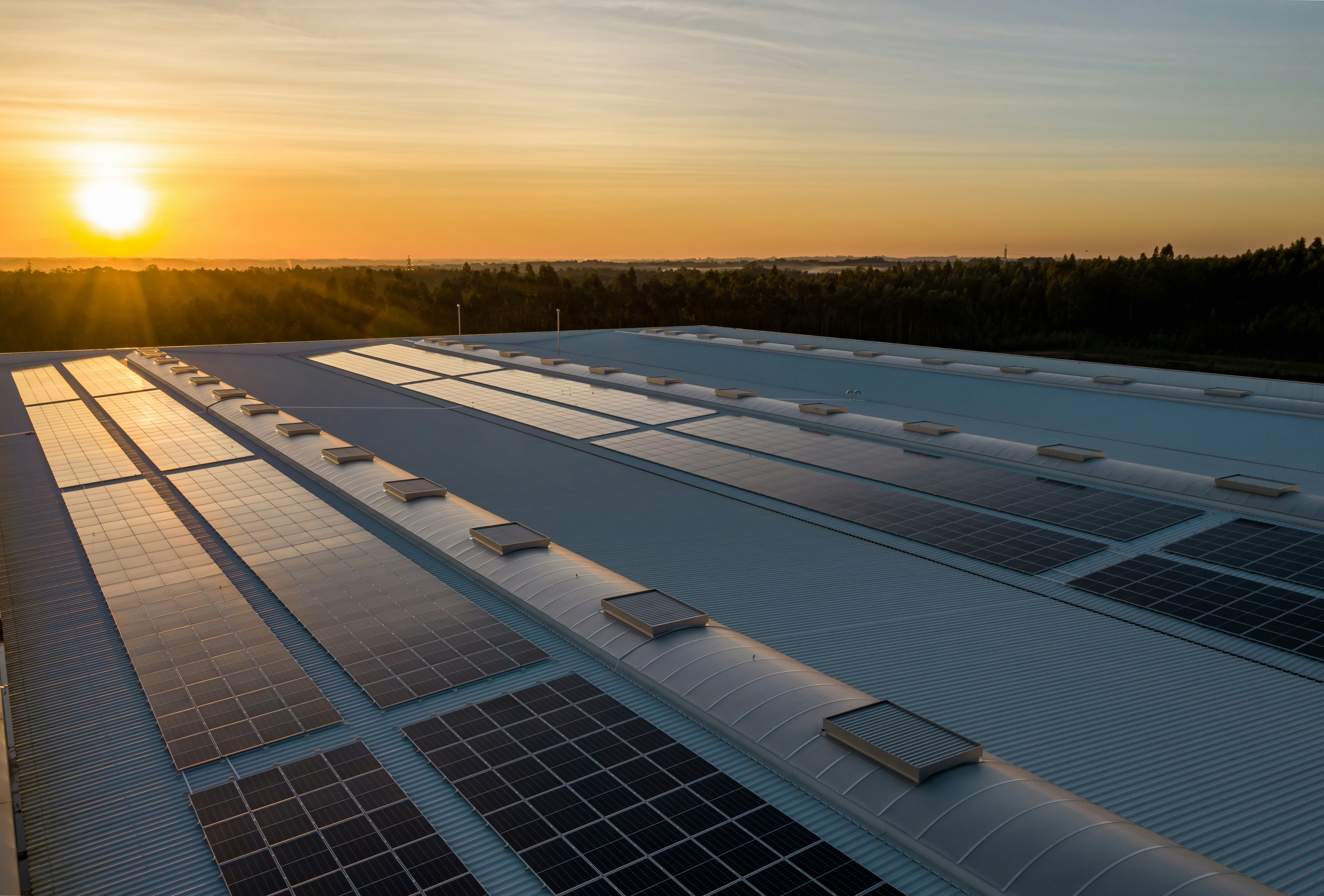https://unsplash.com/photos/black-and-white-solar-panels-0GbrjL3vZF4?utm_source=unsplash&utm_medium=referral&utm_content=creditShareLink